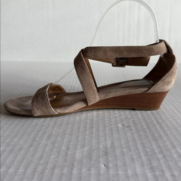 Sofft Tan Suede Innis Low Wedge Sandals - Picture 5 of 12